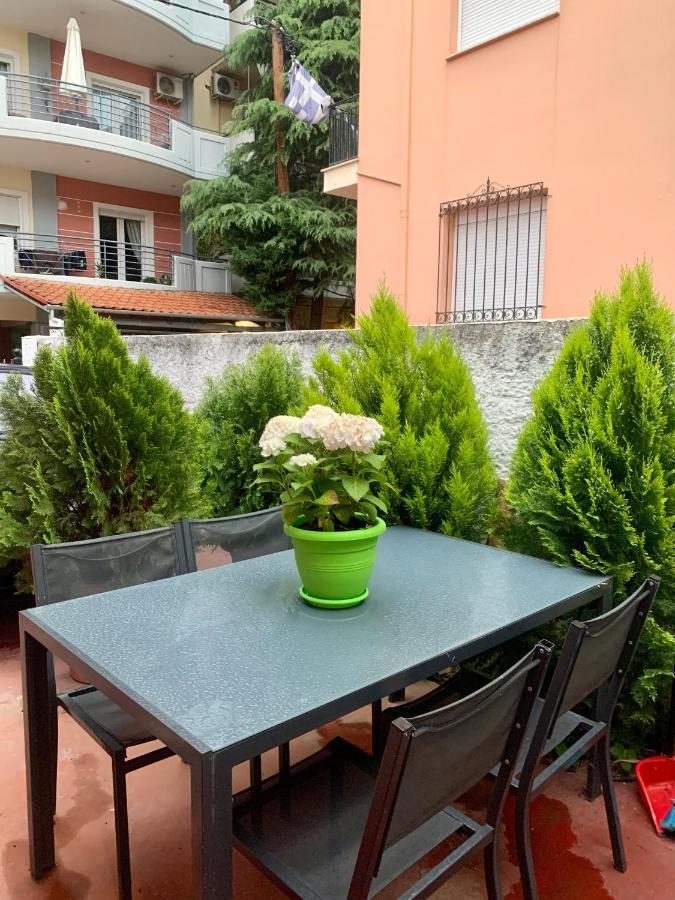 Mama Apt & Parking Larissa Bagian luar foto